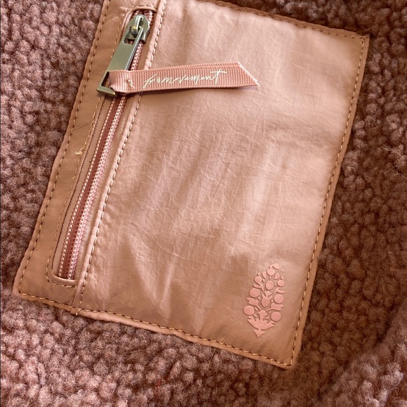 Free People Movement Slopes Sherpa Sling Bag Gem/Mauve Utility New No Tags - Picture 4 of 14